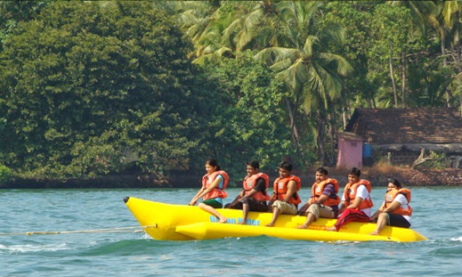 BANANA TUBE BOAT RIDE